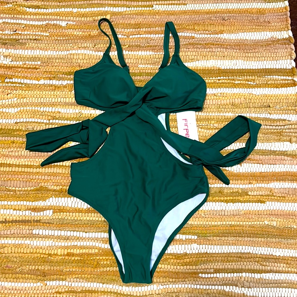 One peace swimsuit. Cup fits A-D. Never work, with tag.